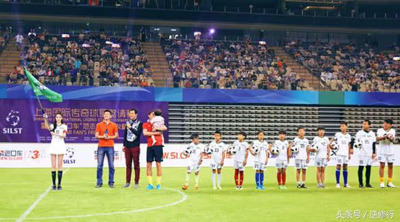 关晓彤足球宝贝跳舞,关晓彤少儿照片