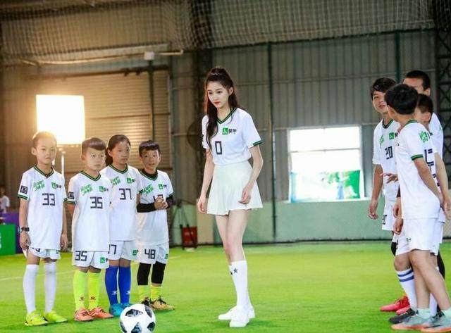 鹿晗足球名人赛完整版,鹿晗明星足球赛视频