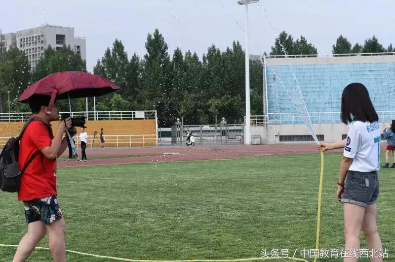 毕业季唯美拍照动作,毕业季如何拍照拍出高级感