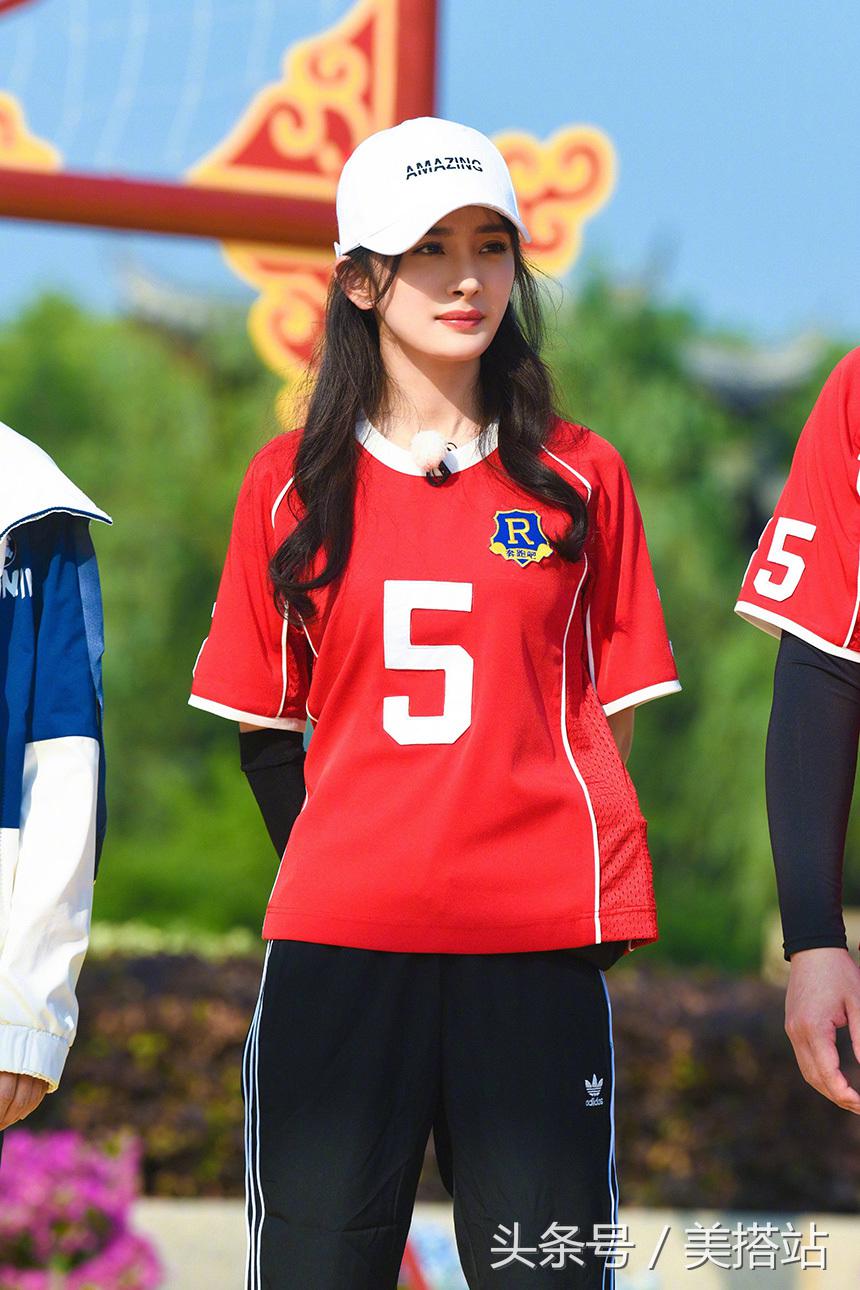 杨幂关晓彤金鹰,关晓彤变足球宝贝秀