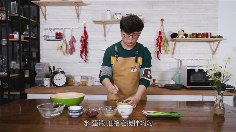 家常自制放心油条的做法视频,油条是怎么炸成的