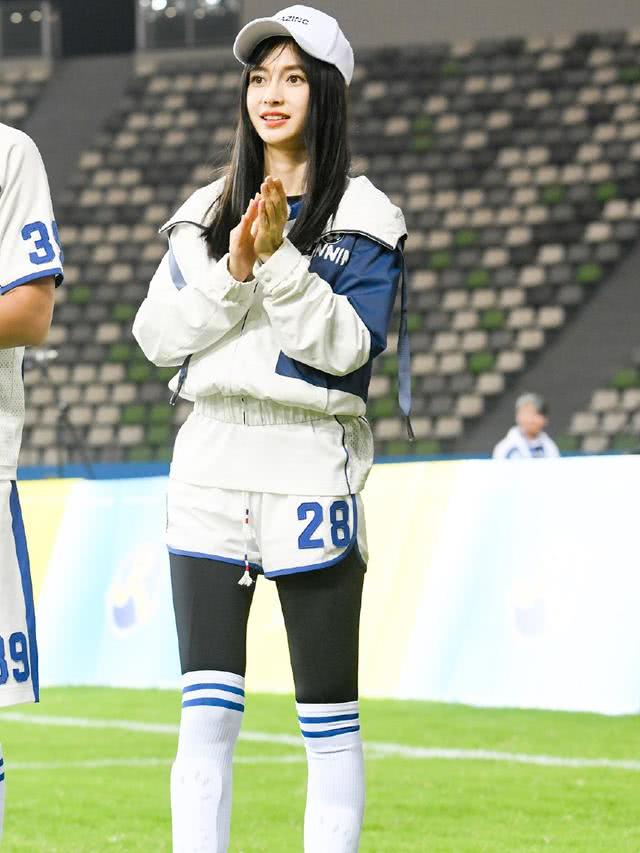 杨幂关晓彤美照,baby杨幂同框衣服