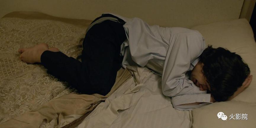 确认过剧情，是大尺度腐戏！9分三集片让你吃瓜英国最大丑闻！