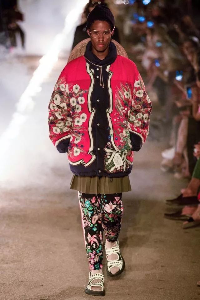 在“鬼”火重重的墓地看秀，是GUCCI给了你勇气