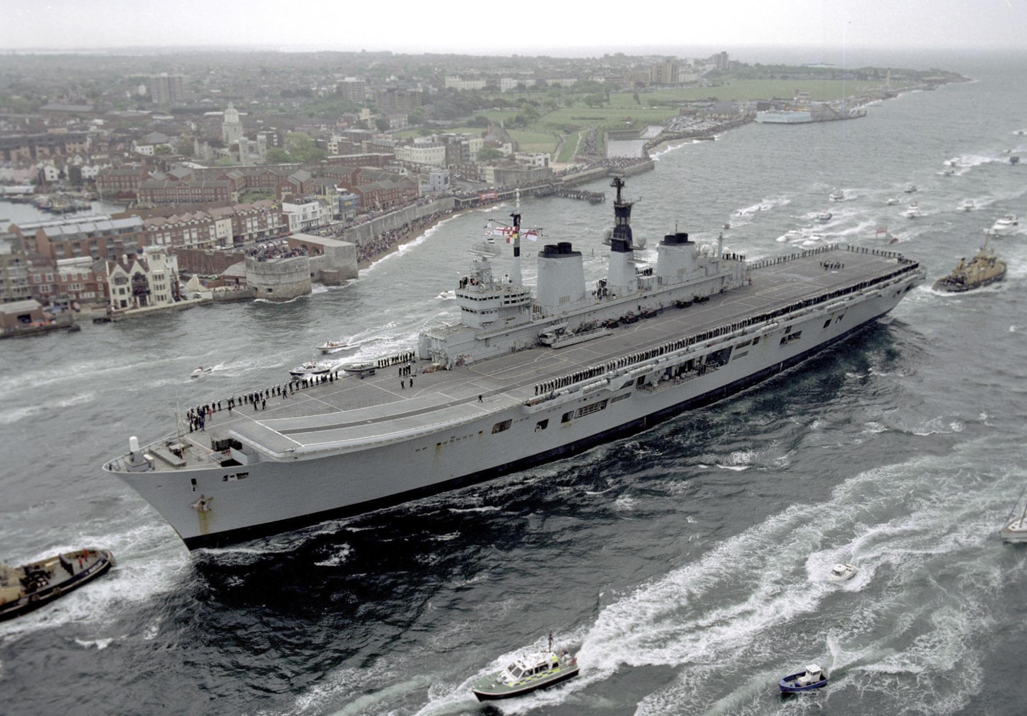 大英帝国百年辉煌毁于一旦,皇家方舟号航母生涯
