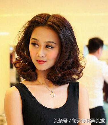 圆脸短发型中年女2020流行发型,脸型瘦中年女士短发发型气质