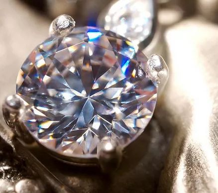 钻石恒久远，离婚还不还？婆婆怒吼：还我儿子40万钻戒！