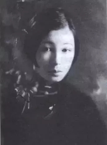 丈夫弃旧怜新,家财散尽,这个风骨美人把薄情岁月活出了深情