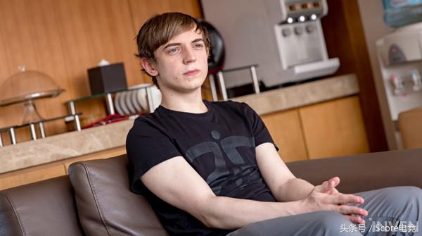 fnc赛后采访caps强颜欢笑,caps说fnc本来就拿过冠军