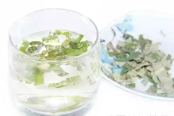 这种茶少喝!女子为治便秘连喝3年,大肠内壁全变黑了……