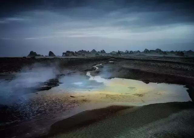 他放弃令人艳羡的工作，用摄影支持旅行梦想