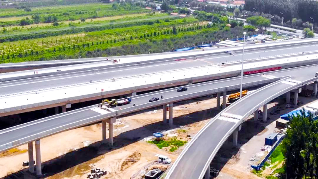 后E17班同学企业恒远鑫达助力首都建设，北京七环即将顺利通车