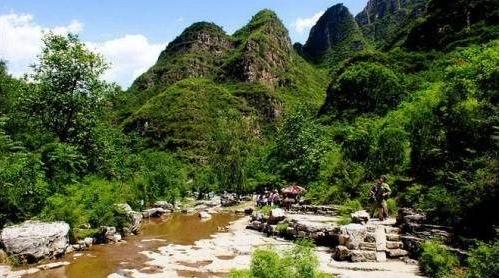 赵丽颖林更新《楚乔传》，赵丽颖被狼追杀，景点原来是这里！