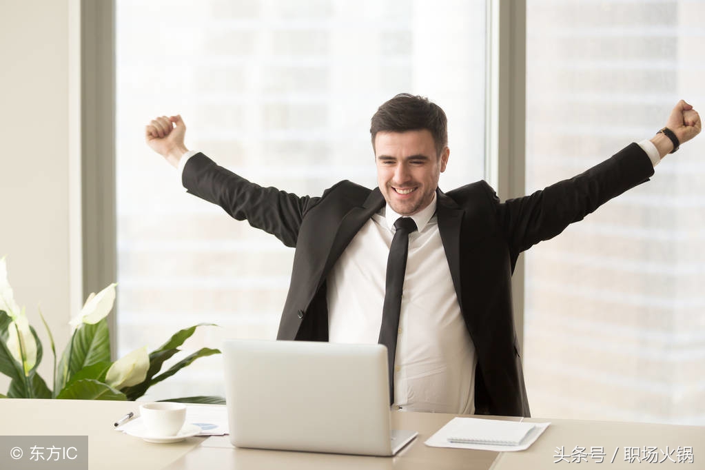 面试同事不配合工作你怎么办,面试官发烟不给你怎么办