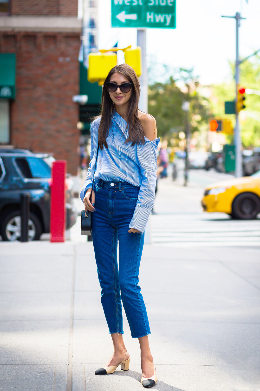 肩膀太窄怎么展背,怎样让肩膀显宽