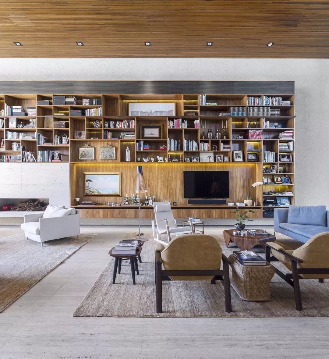 客厅电视背景墙简约小柜子效果图,2021现代简约背景墙效果图客厅