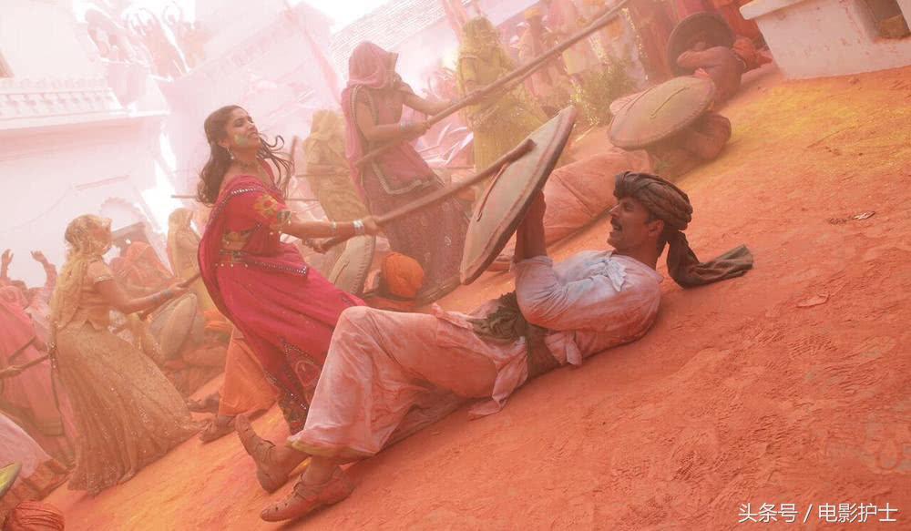 首日票房破4960万,尚格云顿票房