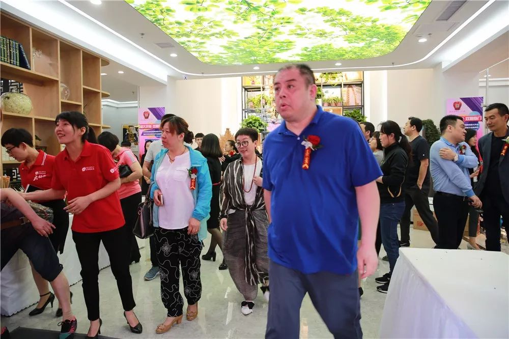 香港红苹果家具石家庄旗舰店盛大开业