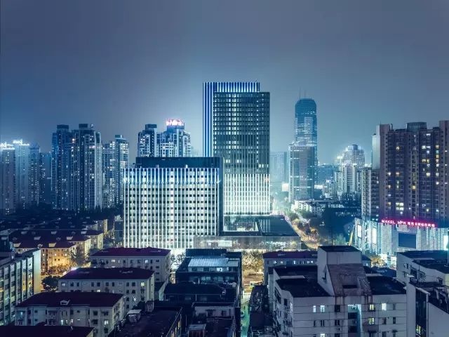 浜旀槦绾ч厭搴楀悆鑷姪椁愭墠鐧炬潵鍧椾箞,浜哄潎涓嶈繃鐧惧氨鑳藉悆鍒颁簲鏄熺骇閰掑簵