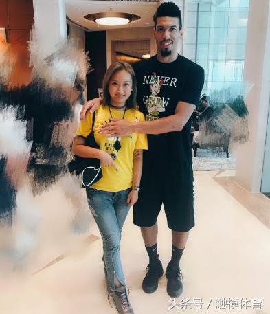 奥尼尔和格林合影,格林奥尼尔拥抱