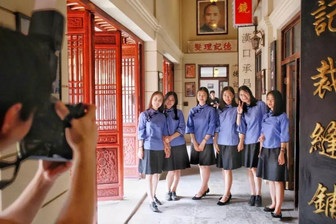 华科毕业生去武大拍毕业照,在武大拍的毕业季宣传片