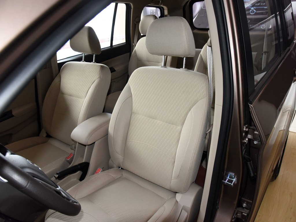 轿车的舒适性是suv给予不了的,金杯750汽车最大缺点