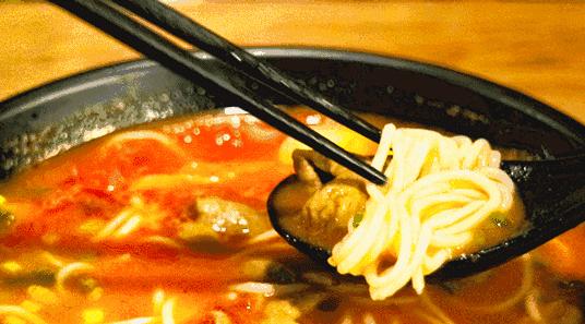 绍兴最适合看世界杯的地方！利济桥直街开了家罗罐中，人气火爆！