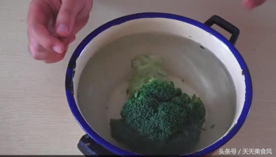 怎样把西兰花的虫卵全都拿走,西兰花可以直接用盐水泡出虫卵吗