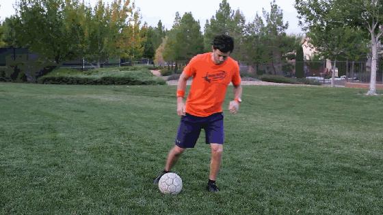 足球青训踩球怎么训练的,足球过人踩单车练到极致