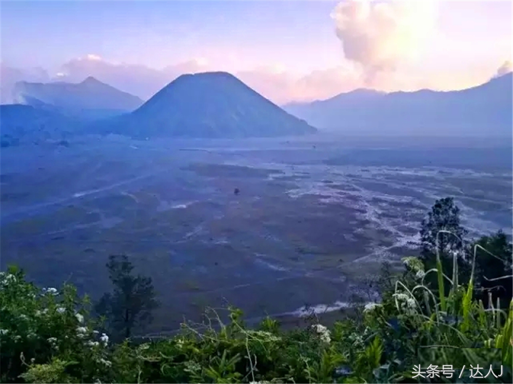 布罗莫火山要走多远,布罗莫是活火山吗