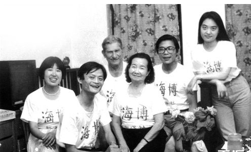 摆摊卖水赚钱不丢人,摆摊怕丢人怎么克服