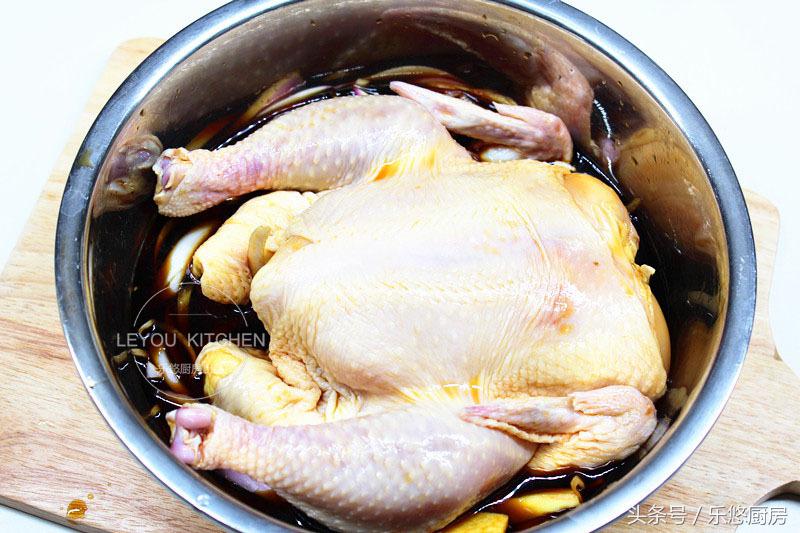 铁锅炖鸡怎么炖到软烂脱骨,炖鸡爪子软烂脱骨大火还是小火