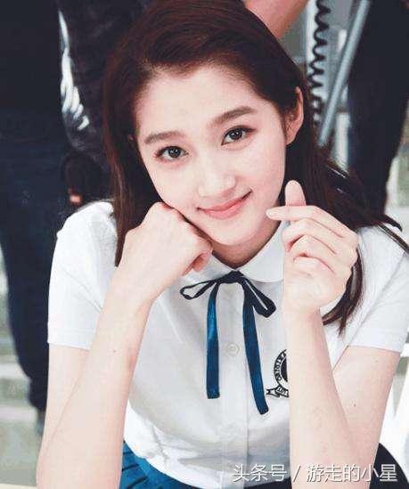 关晓彤鹿晗踢皮球,鹿晗教关晓彤踢足球