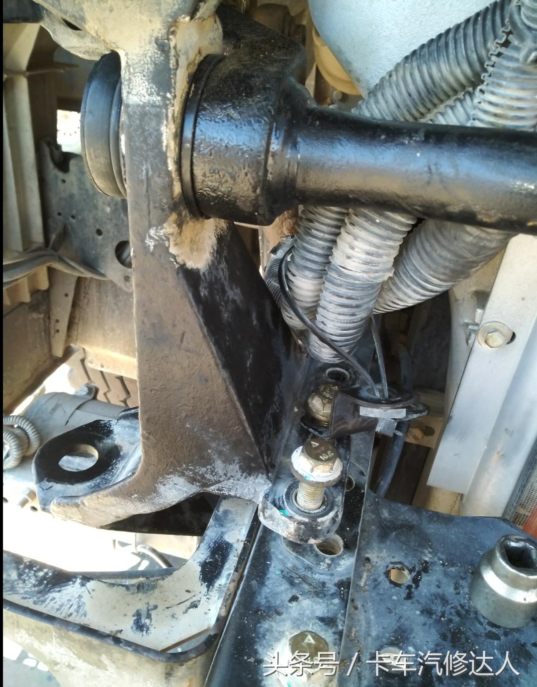 驾驶室异响一直找不到原因怎么办,半挂车驾驶室下方异响