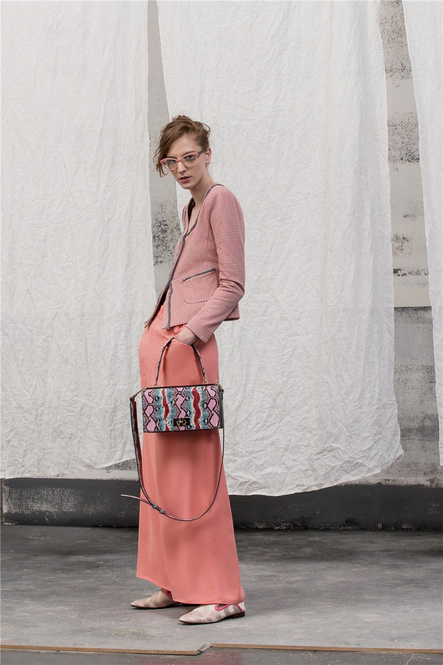 giorgioarmani女装风格,意大利奢侈品牌giorgioarmani