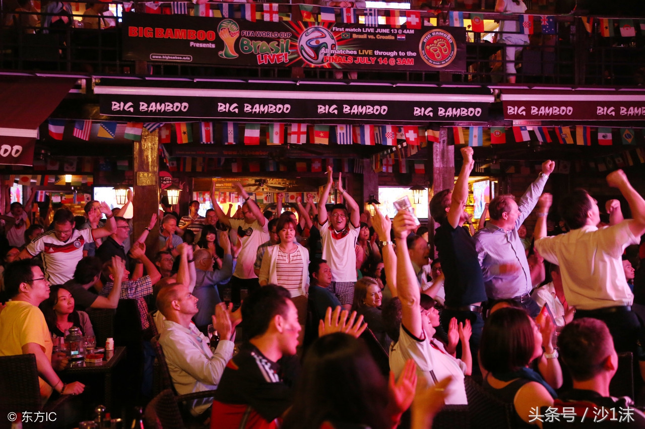 如果你男朋友是个足球迷,男友是足球迷