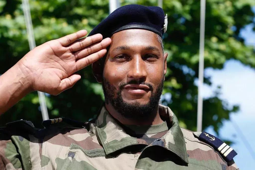 开挂的人生不需要解释图片,开挂的人生不需要解释合集