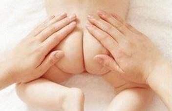 不要让孩子光脚在地上爬了,不要再让孩子光脚跑了