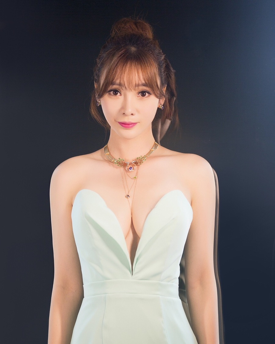 柳岩变身美式女郎,时尚女郎柳岩