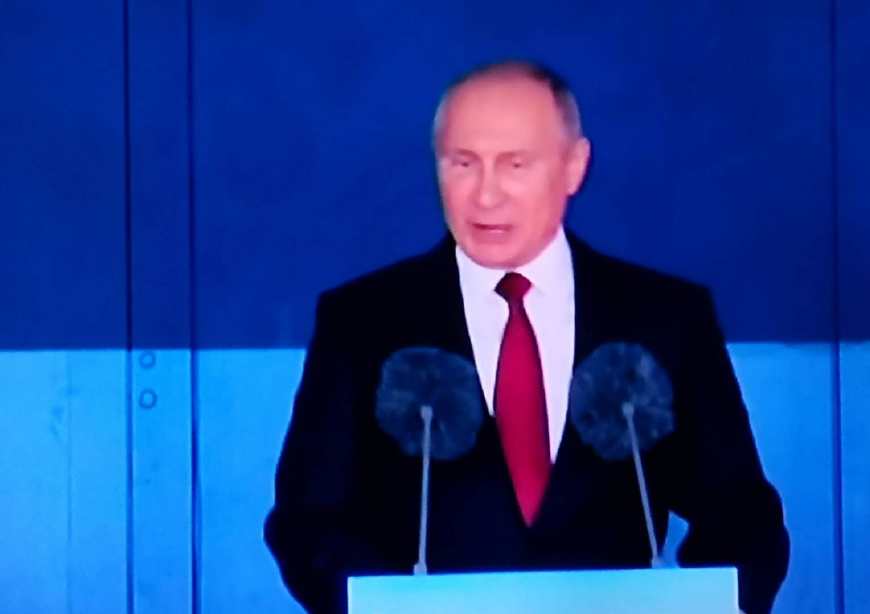 罗比威廉姆斯wearethechampions,罗比威廉姆斯世界杯开幕式竖中指