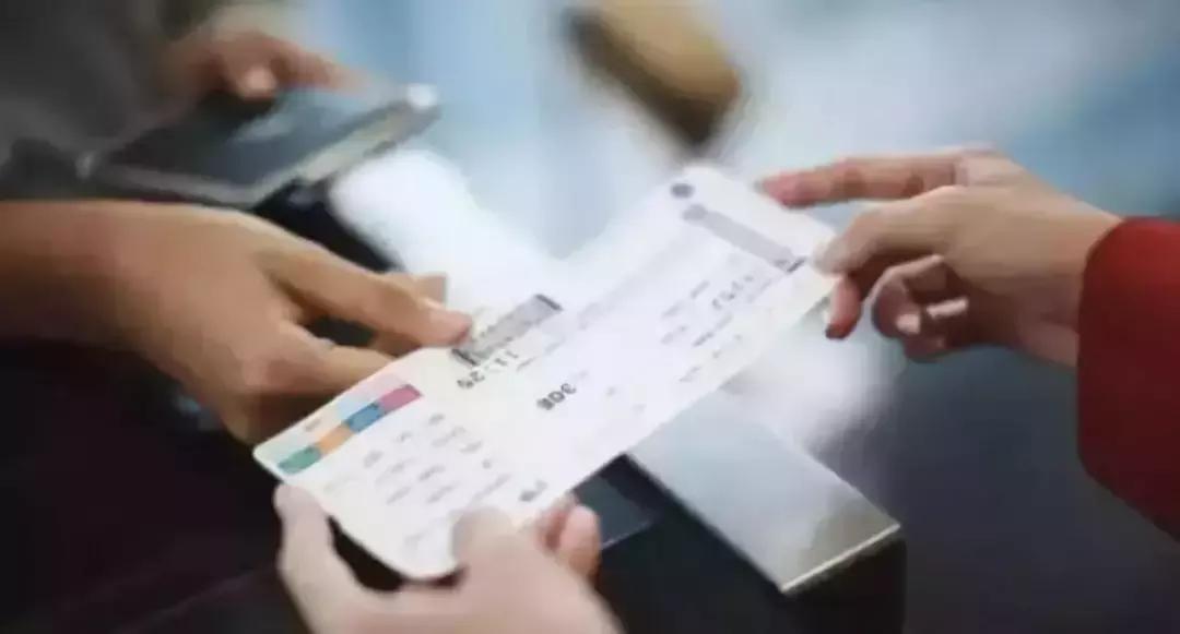 坐飞机时托运的行李都经历了什么,飞机行李托运经历了什么