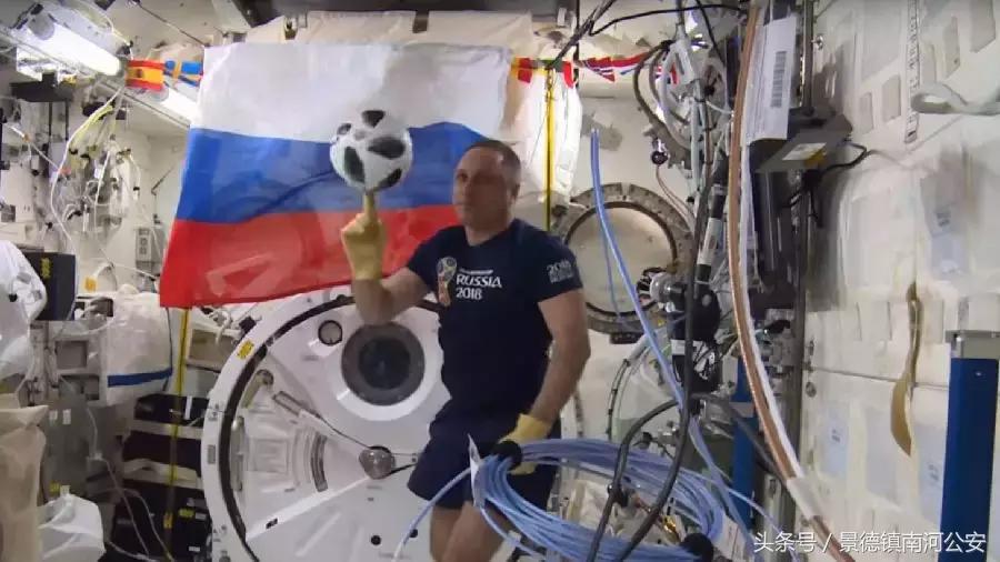 宇航员去太空看地球,宇航员在太空看卫星