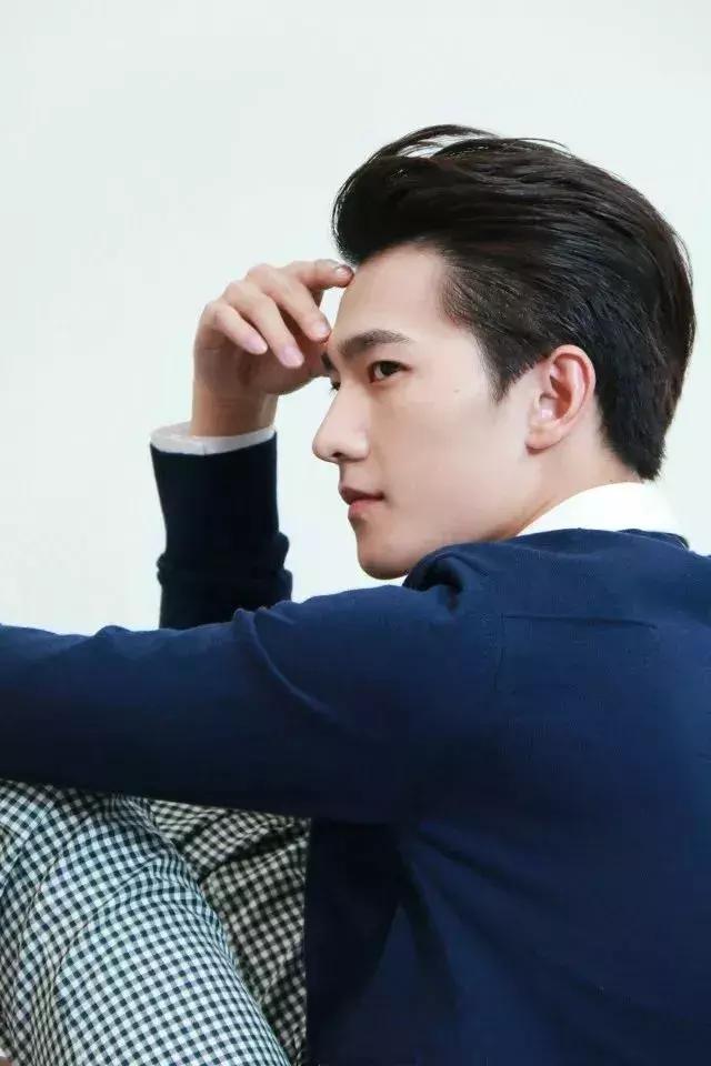 感谢tony老师拯救了一下我的发型,tony老师自己的头发怎么剪