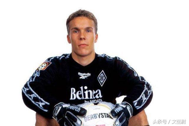 足球娱乐化不能无底线，大张伟调侃恩克卧轨折射艺人素质缺失