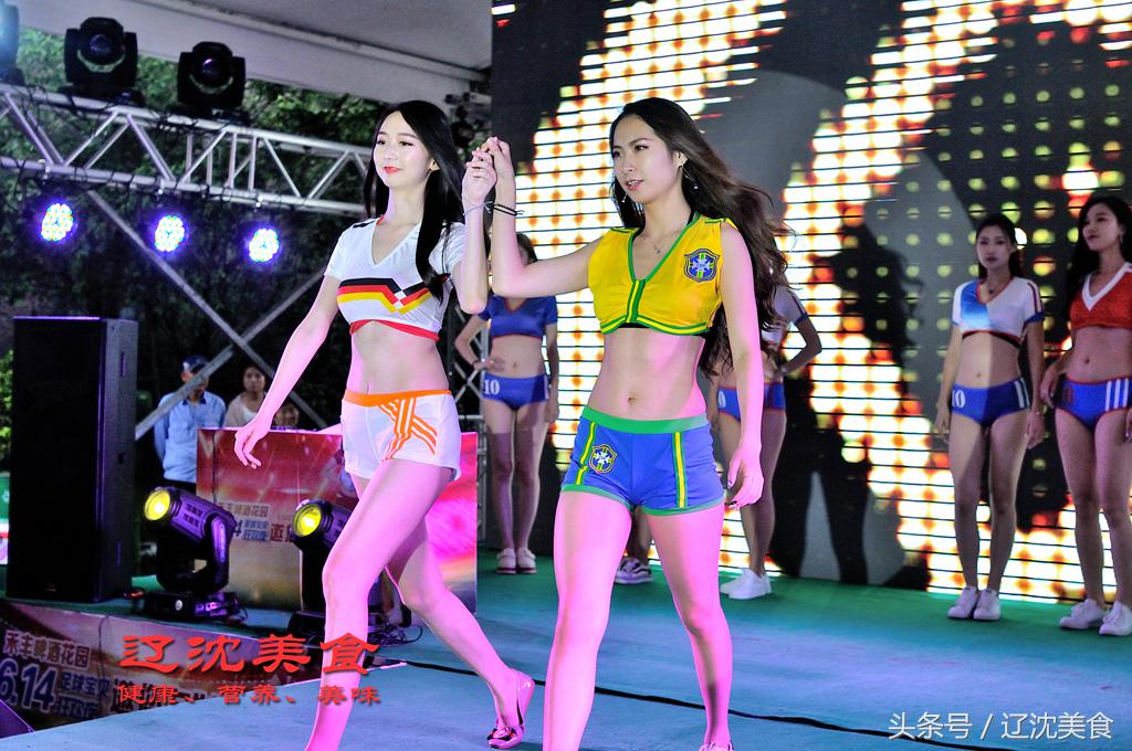 世界杯开幕球迷狂欢,世界杯预选赛沈阳足球现场球迷