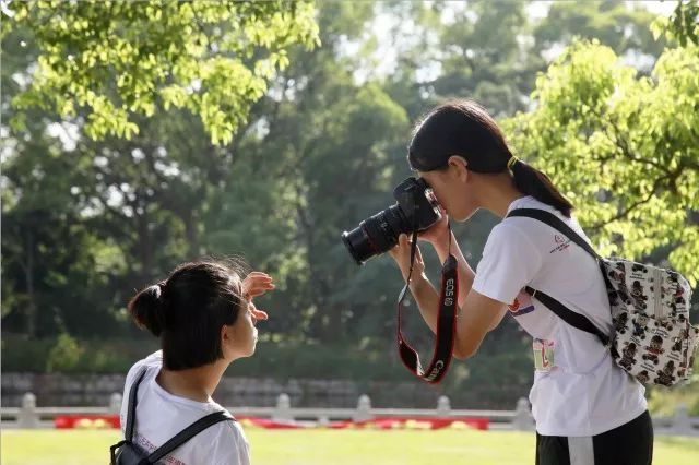 “无声孩子”用镜头向世界表白：“如果没有声音，就用快门让世界充满色彩”