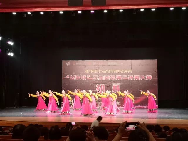 「五星跳跳舞」最炫民族风群芳争*舞艳**翩翩