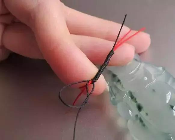 吊坠扣头绳子绑法,有金扣头的吊坠如何绑绳子