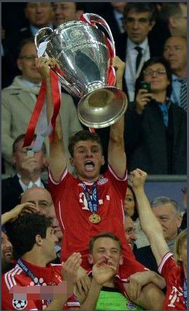 穆勒二前锋,穆勒前锋是左前锋吗