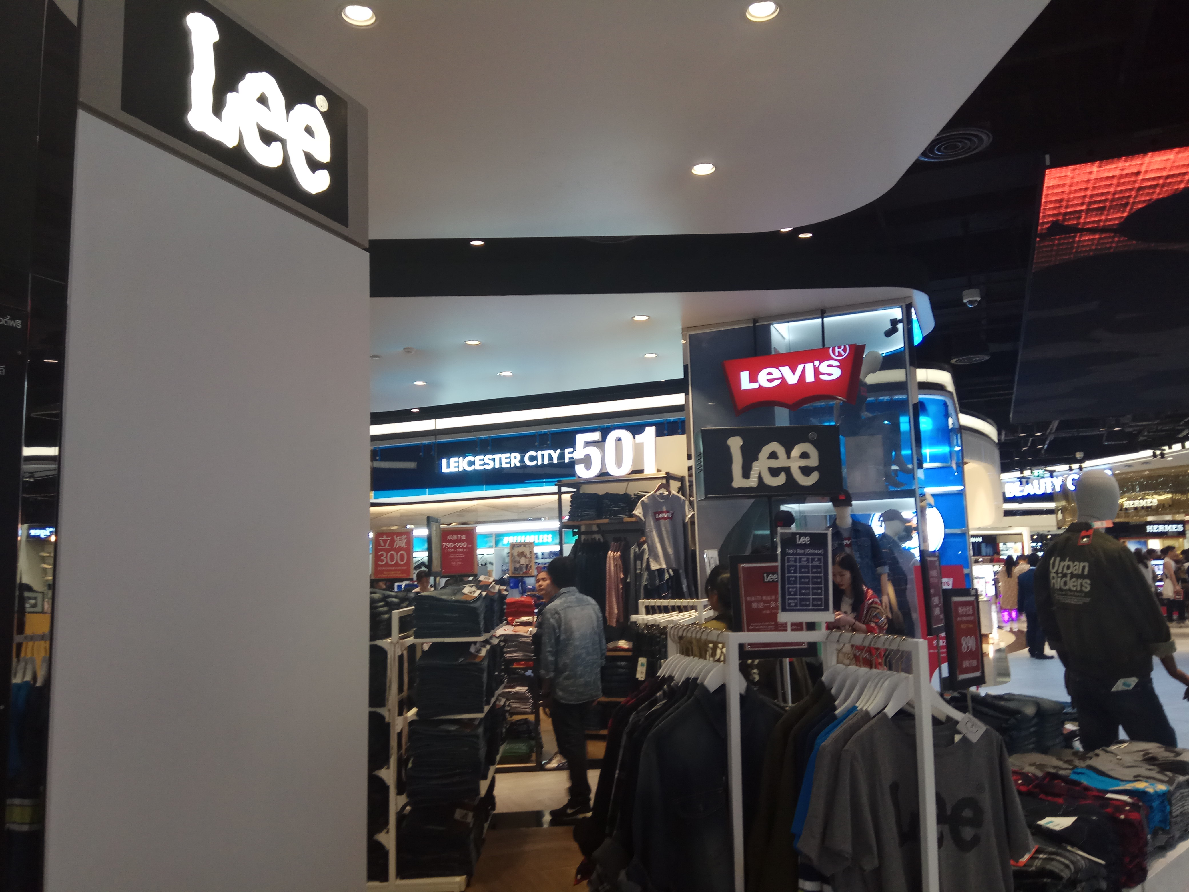 泰国王权免税店怎么免费接送,泰国王权免税店附近海鲜自助